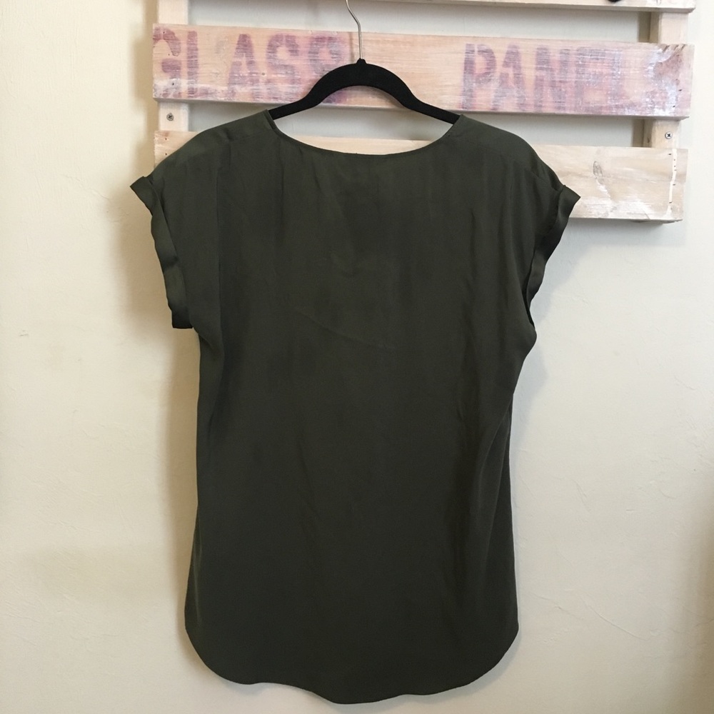 EXPRESS V-neck silky top - Picture 2 of 4